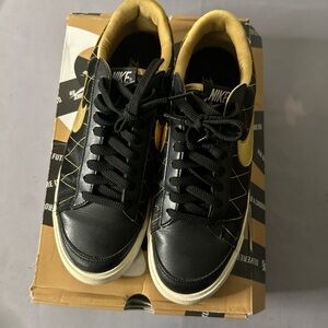 Nike blazer low 09 Black and Gold Casual Sneakers